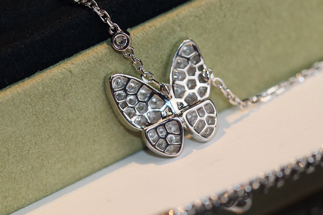 Mysitc BUTTERFLY DIAMOND NECKLACE