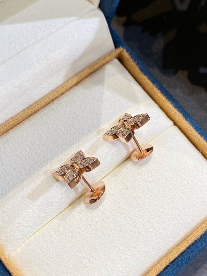 Mysitc STAR DIAMOND EARRINGS