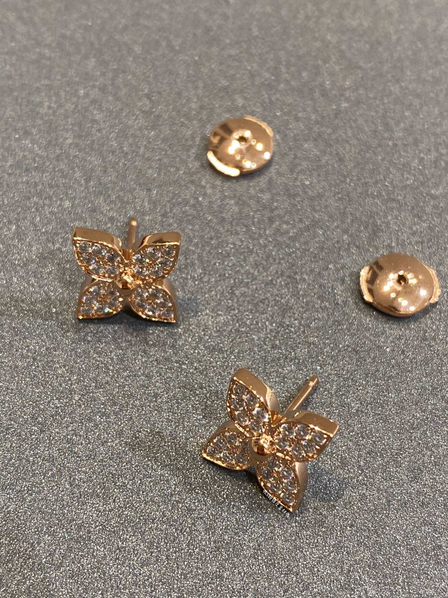 Mysitc STAR DIAMOND EARRINGS