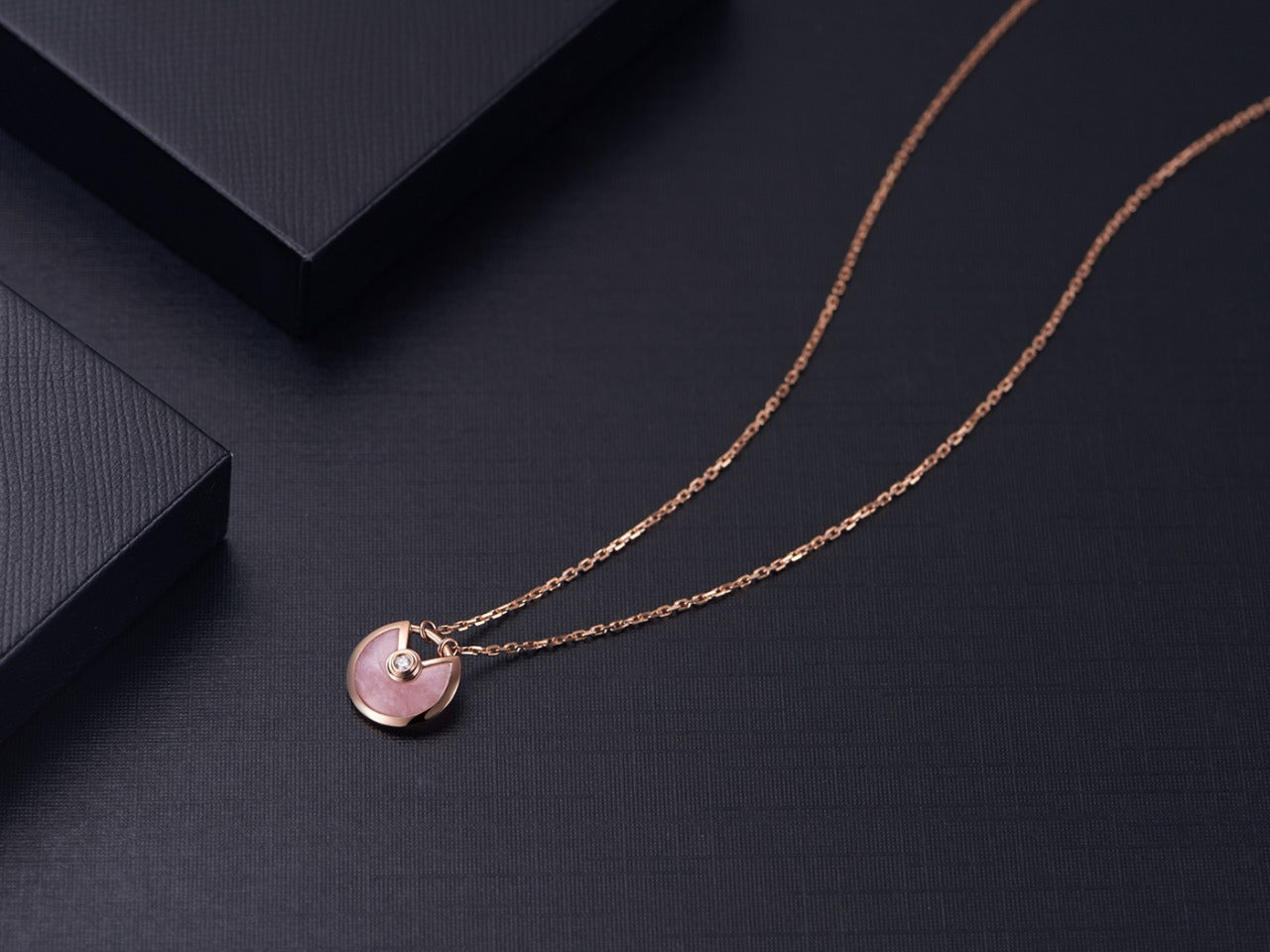 Mysitc AMULETTE ROSE GOLD PINK MOP NECKLACE