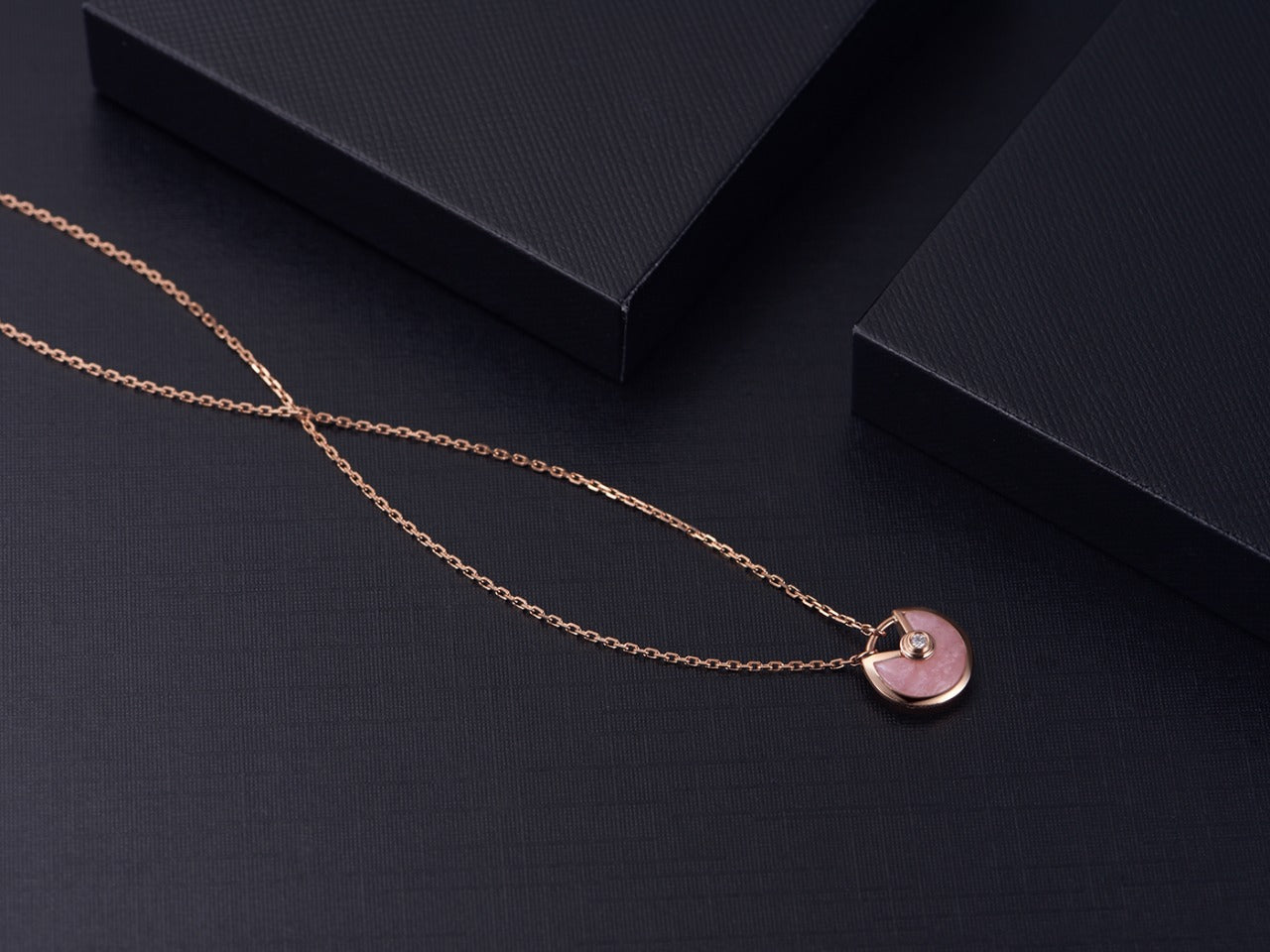 Mysitc AMULETTE ROSE GOLD PINK MOP NECKLACE