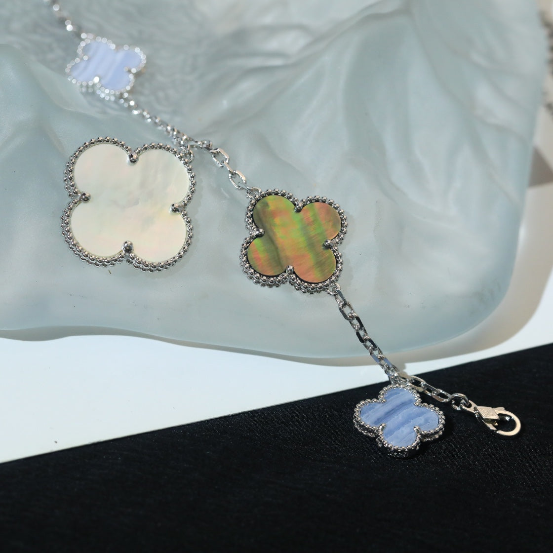 Mysitc CLOVER BRACELET 5 MOTIFS MOP CHALCEDONY SILVER