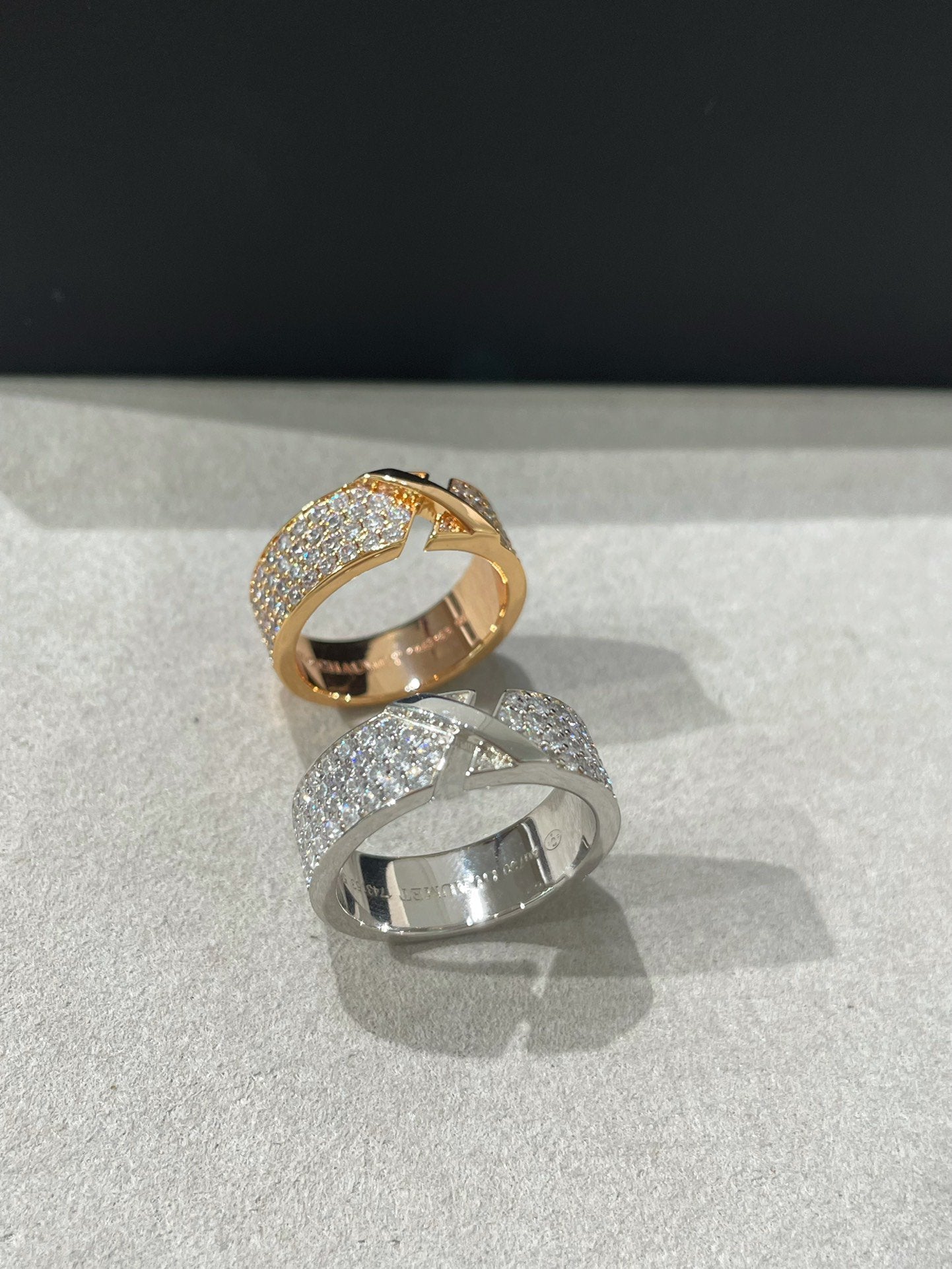 Mysitc LIENS EVIDENCE  DIAMOND PAVED RING