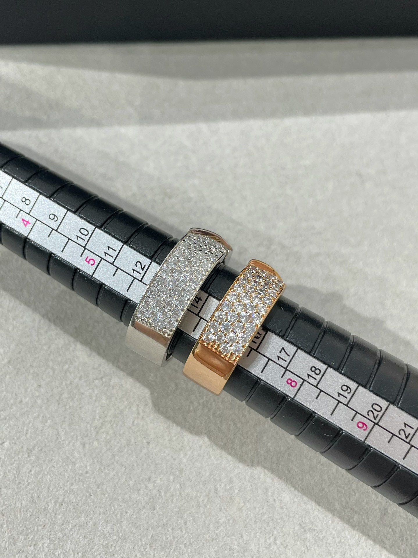 Mysitc LIENS EVIDENCE  DIAMOND PAVED RING