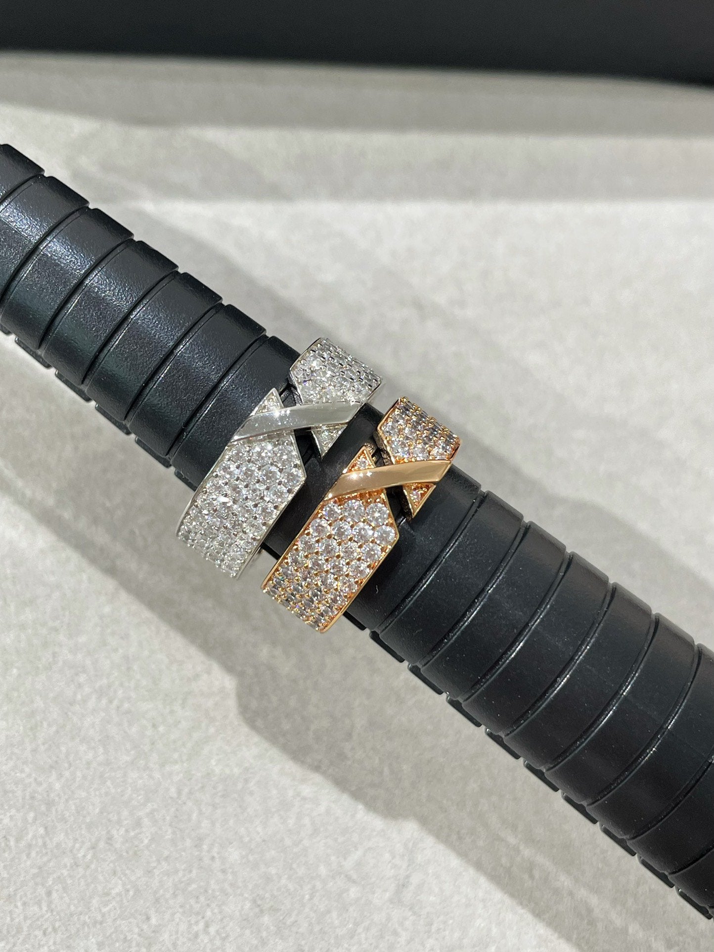 Mysitc LIENS EVIDENCE  DIAMOND PAVED RING
