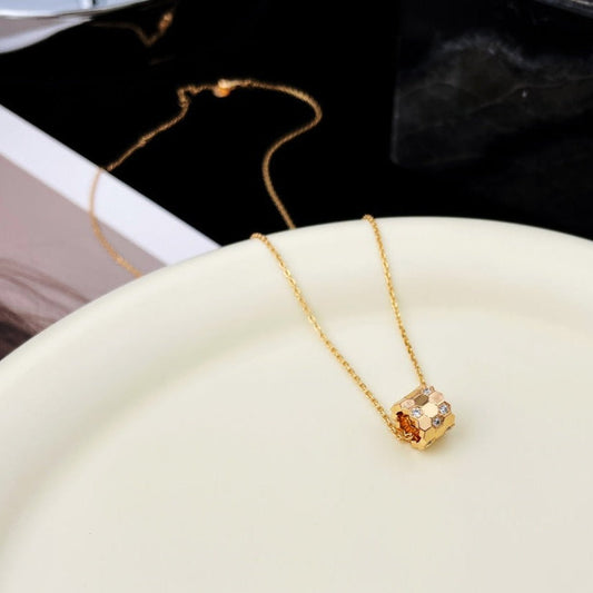 Mysitc BEE MINI PEDANT DIAMOND NECKLACE