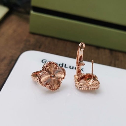 Mysitc CLOVER MEDIUM STUD EARRINGS
