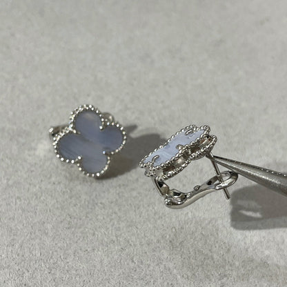 ミスティッククローバーカルセドニーシルバースタッドピアス