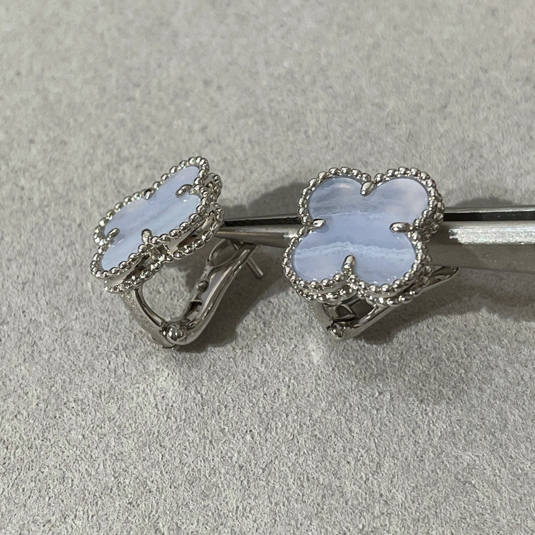 ミスティッククローバーカルセドニーシルバースタッドピアス