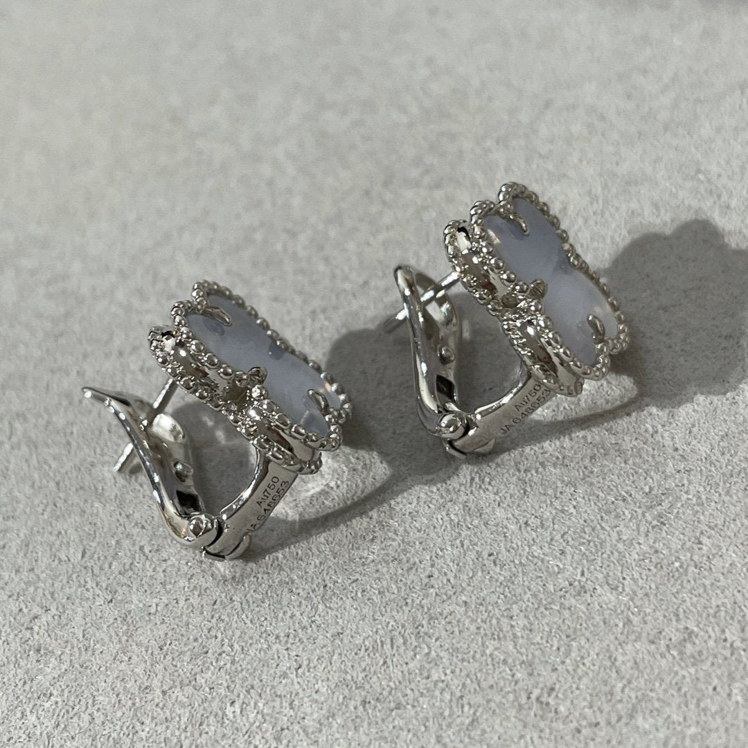 ミスティッククローバーカルセドニーシルバースタッドピアス