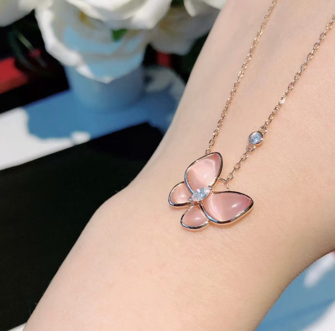 [Mysitc ] BUTTERFLY PINK MOTHER-OF-PEARL DIAMOND NECKLACE