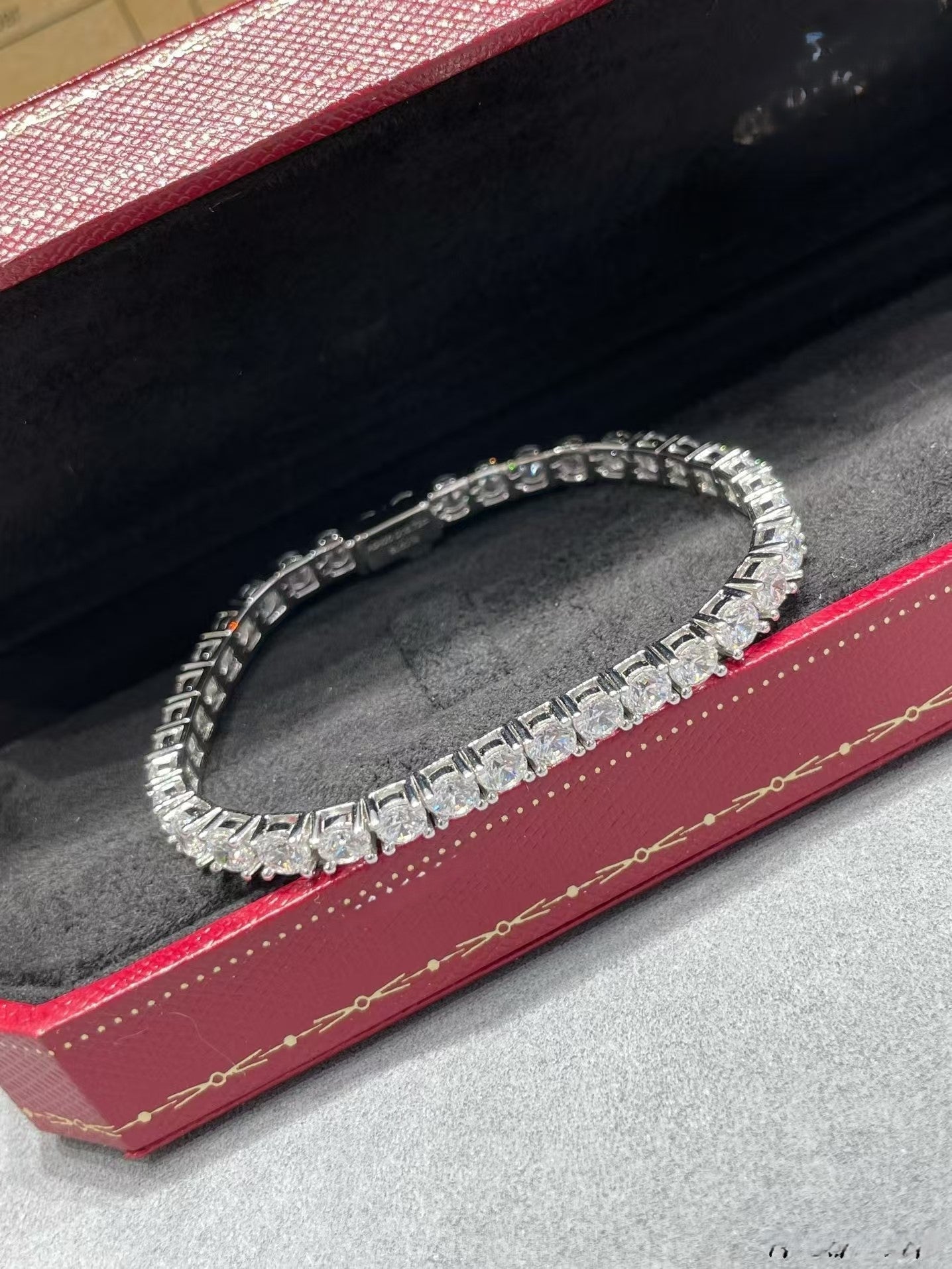 [Mysitc ]TENNIS BRACELET WITH FULL DIAMOND SETTING