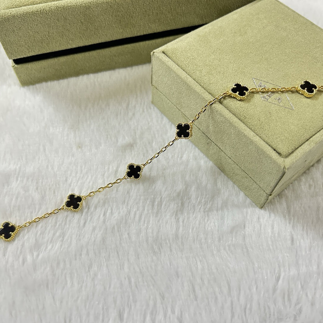 [Mysitc ]CLOVER 6 MOTIF  ONYXS BRACELET