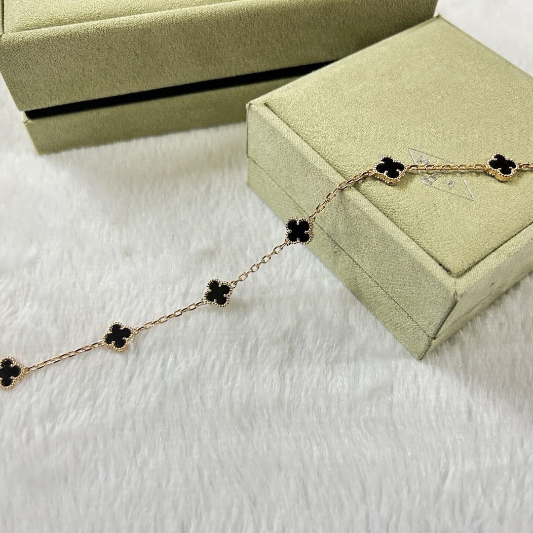[Mysitc ]CLOVER 6 MOTIF  ONYXS BRACELET