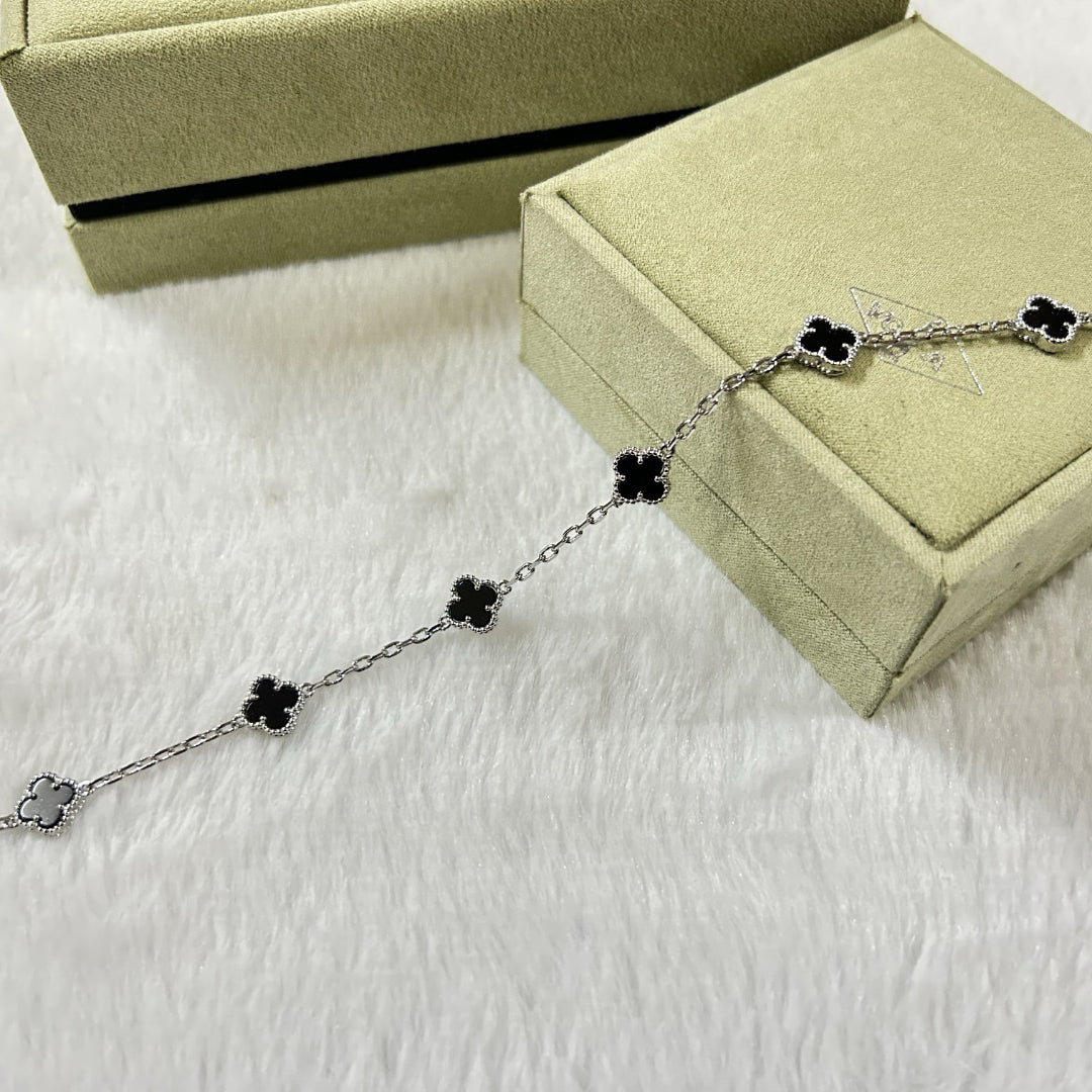 [Mysitc ]CLOVER 6 MOTIF  ONYXS BRACELET