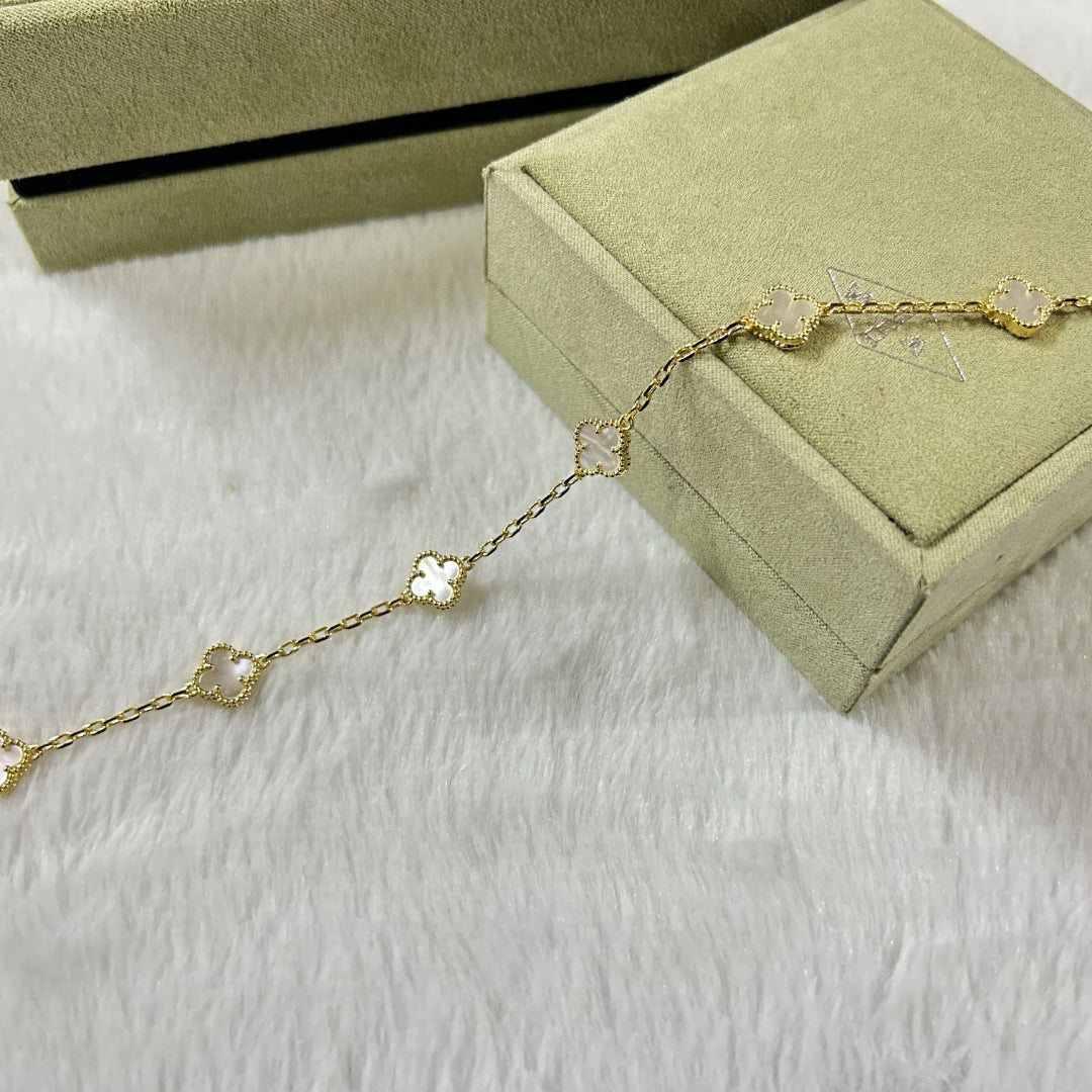 [Mysitc ]CLOVER 6 MOTIF WHITE MOP BRACELET