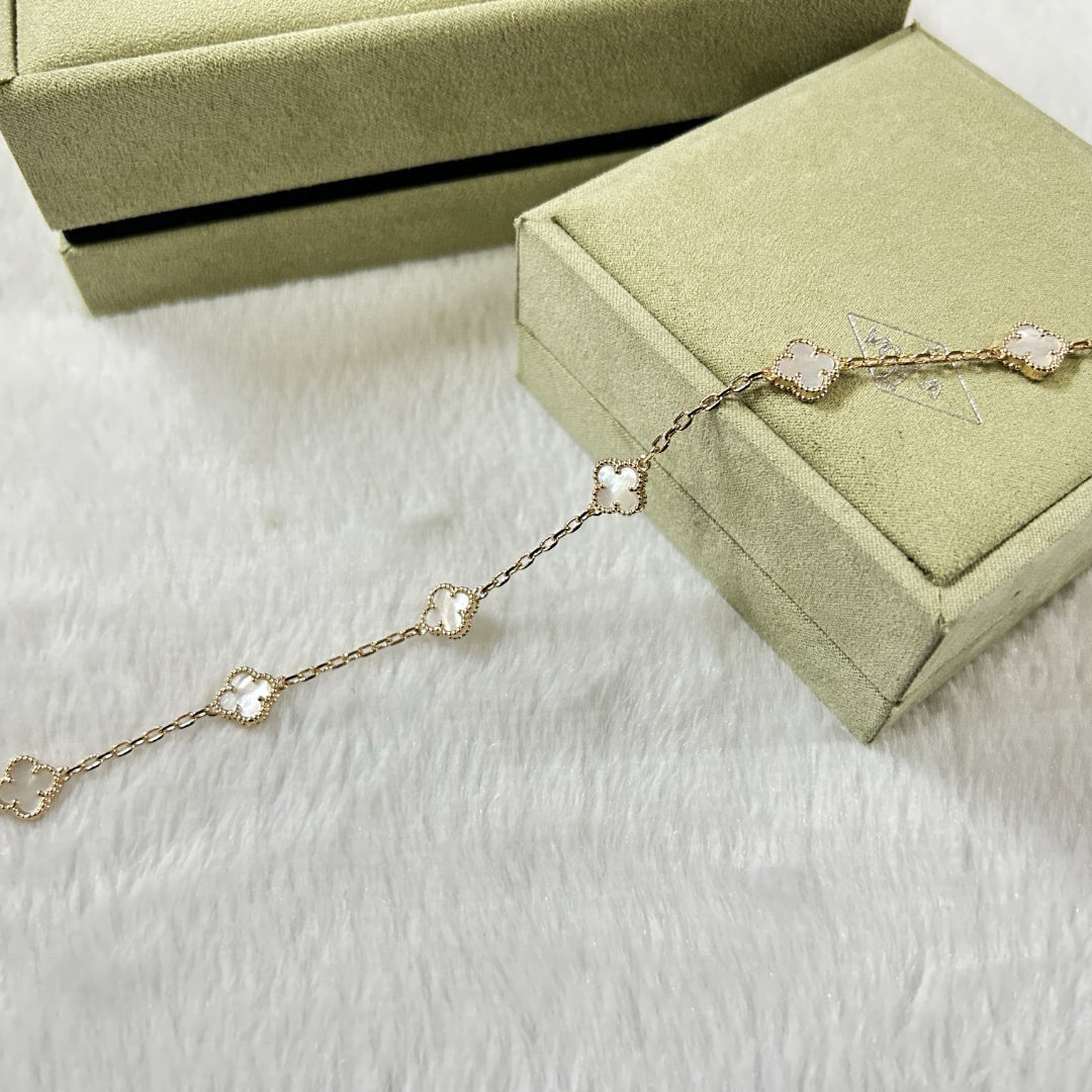 [Mysitc ]CLOVER 6 MOTIF WHITE MOP BRACELET
