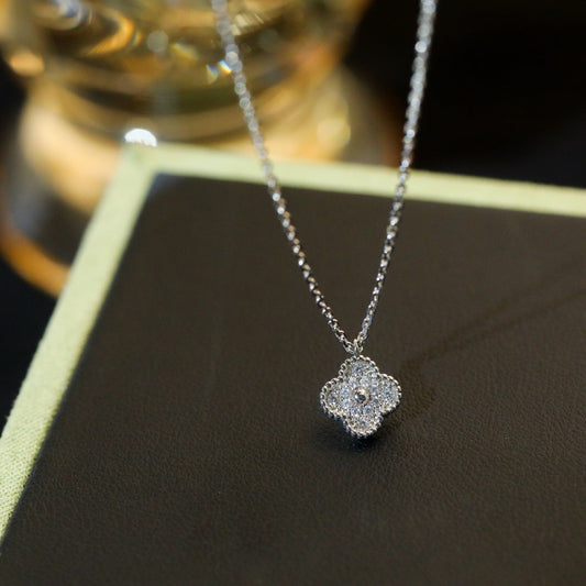 Mysitc CLOVER MINI 9.5MM PENDANT DIAMOND NECKLACE