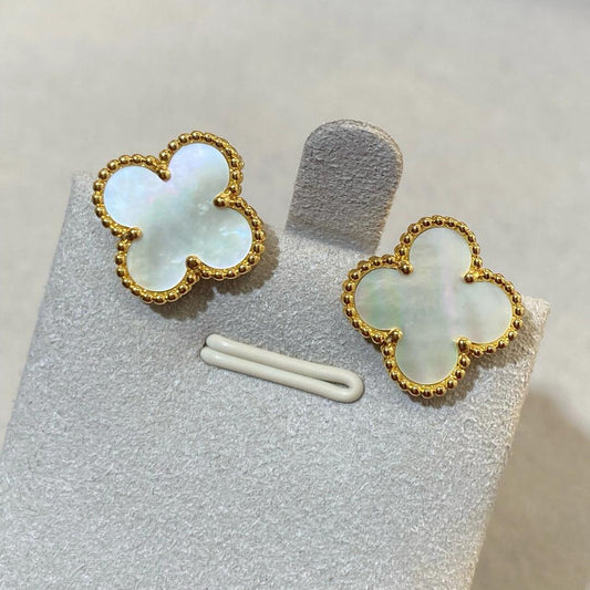 [Mysitc ] CLOVER LARGE (20mm) 1 MOTIFS WHITE MOP STUD EARRINGS