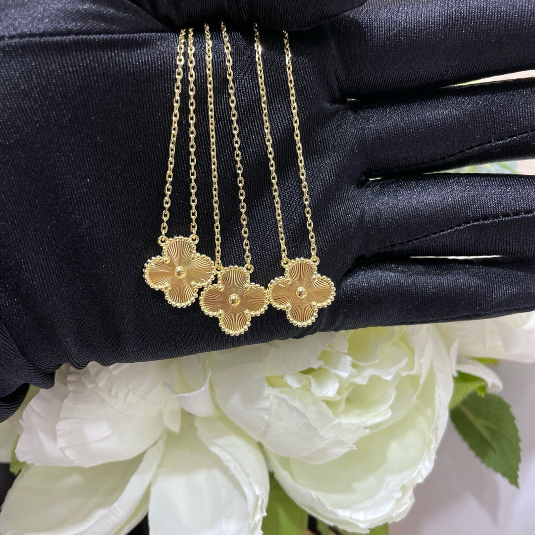 Mysitc CLOVER 15MM LASER NECKLACE