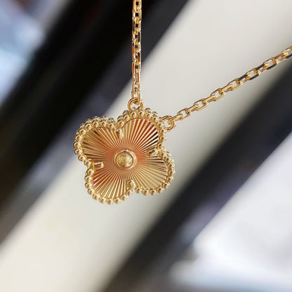 Mysitc CLOVER 15MM LASER NECKLACE