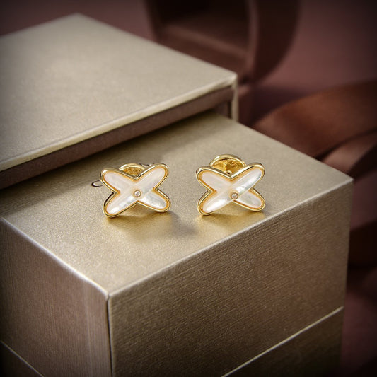Mysitc JEUX DE WHITE MOP GOLD DIAMOND EARRINGS