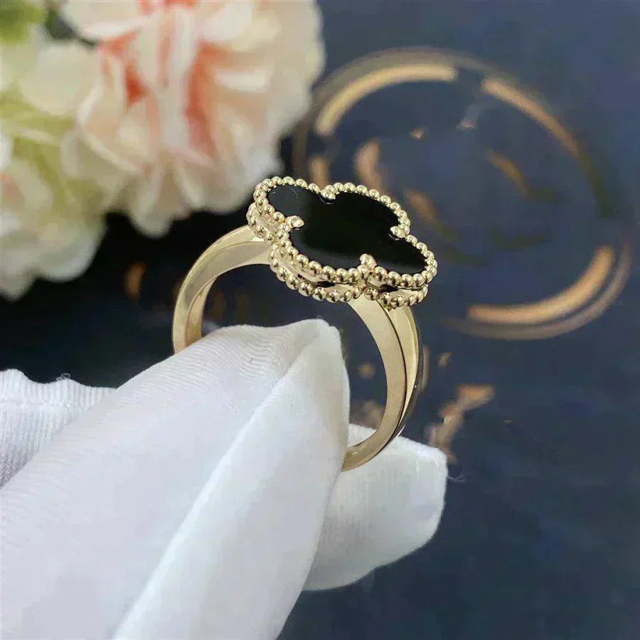 Mysitc CLOVER ONYX RING